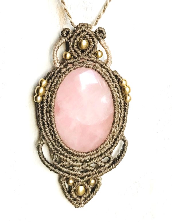 Collier en quartz rose micro-macramé énergie du coeur chakra