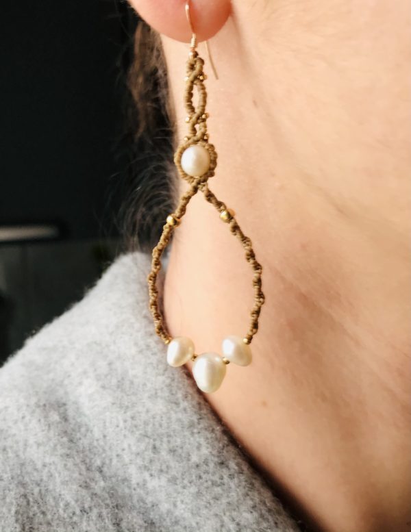 Boucles d'oreilles perle d'eau romantique et gracieuse en micro macramé