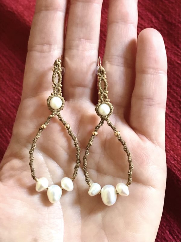 Boucles d'oreilles perle d'eau romantique et gracieuse en micro macramé