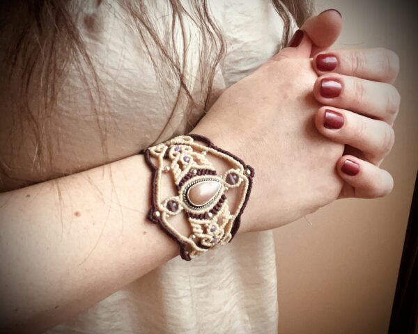 Bracelet Emeryde, bracelet micromacramé pierre de soleil et améthyste, fait main artisanat français